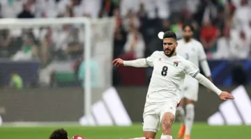 حامد حمدان يقود منتخب فلسطين بأداء قوي ضد قطر في كأس العرب 1